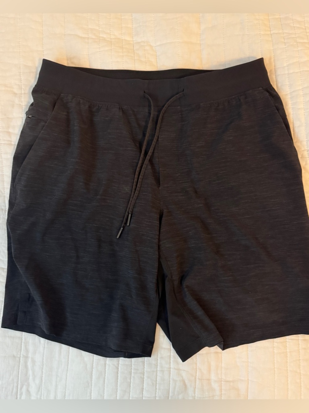 Men's Lululemon Pace Breaker lined shorts